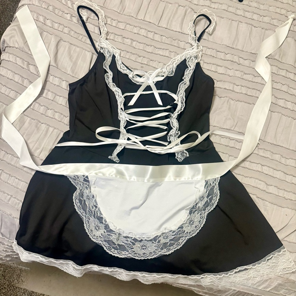 Elegant Black and White Lace Lingerie Set